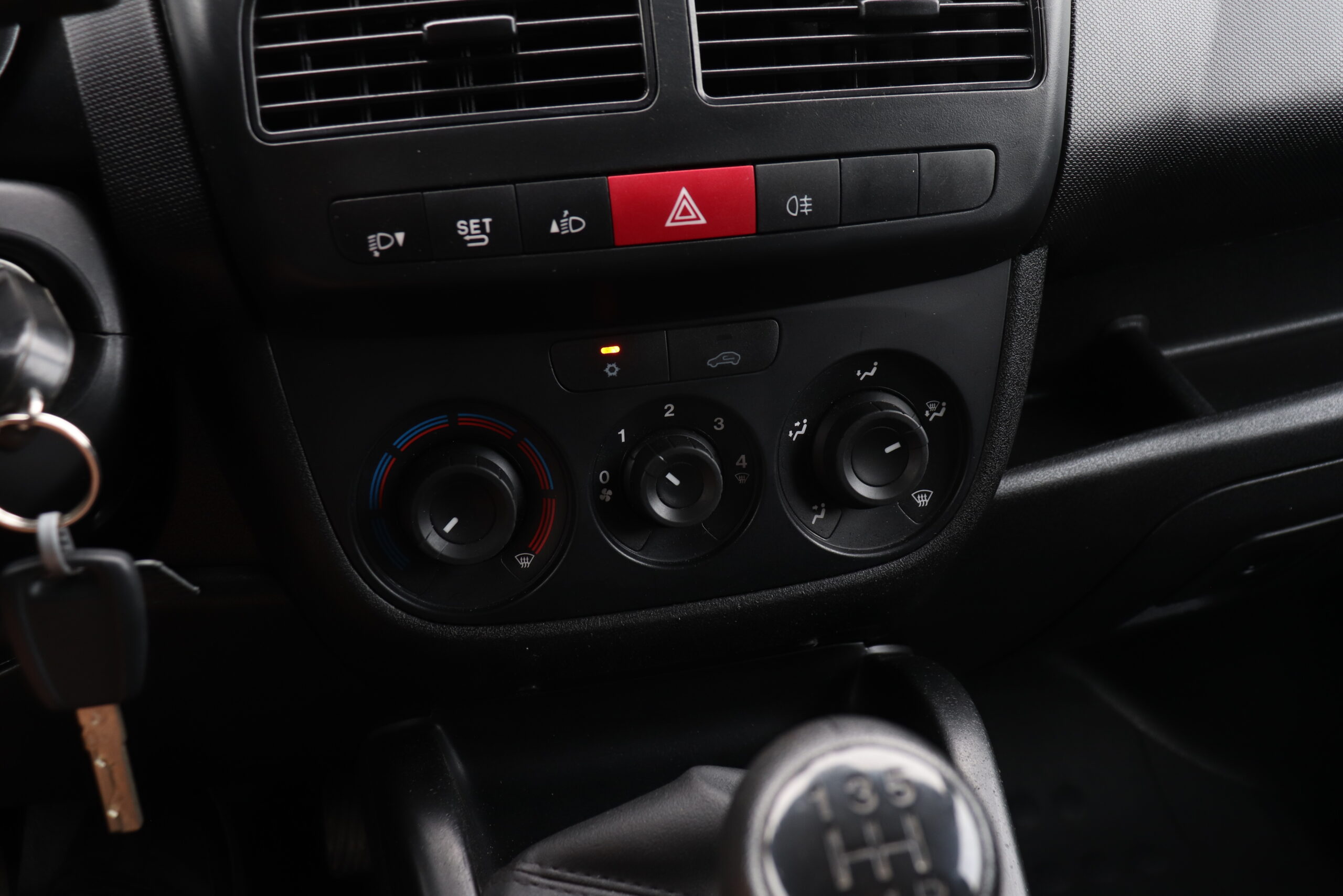 OPEL COMBO 2018.G. - Image 12